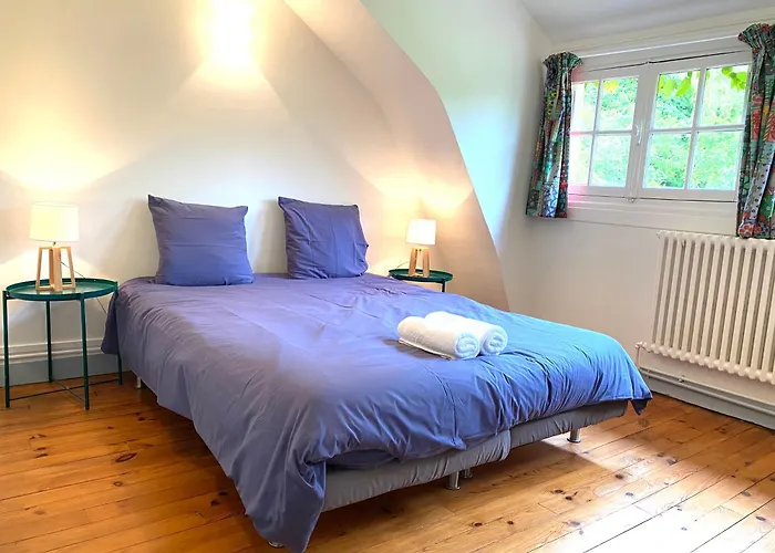 Holiday home La Demeure Du Domaine De Tertu - Piscine Chauffee - Calme - Foret Villedieu-les-Bailleul