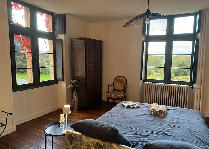 Holiday home La Demeure Du Domaine De Tertu - Piscine Chauffee - Calme - Foret